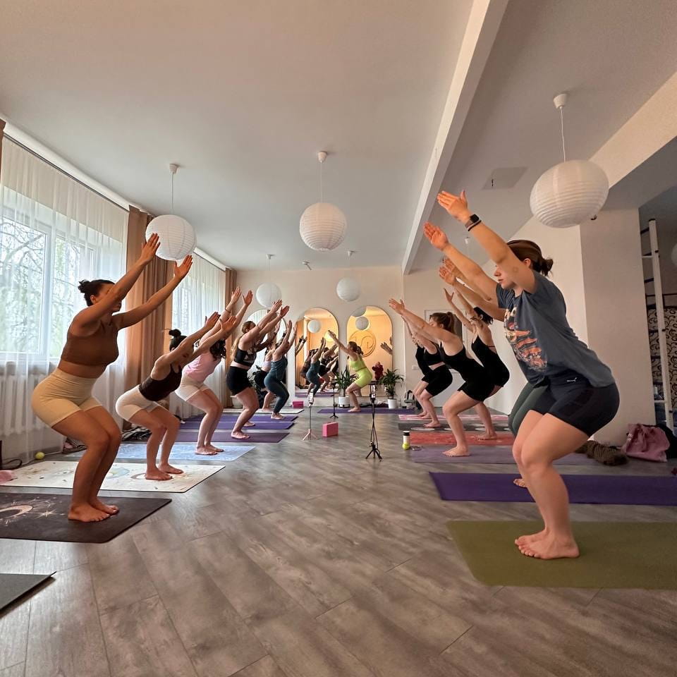 Курс йоґи RYT 200 – професійна освіта для тренерів